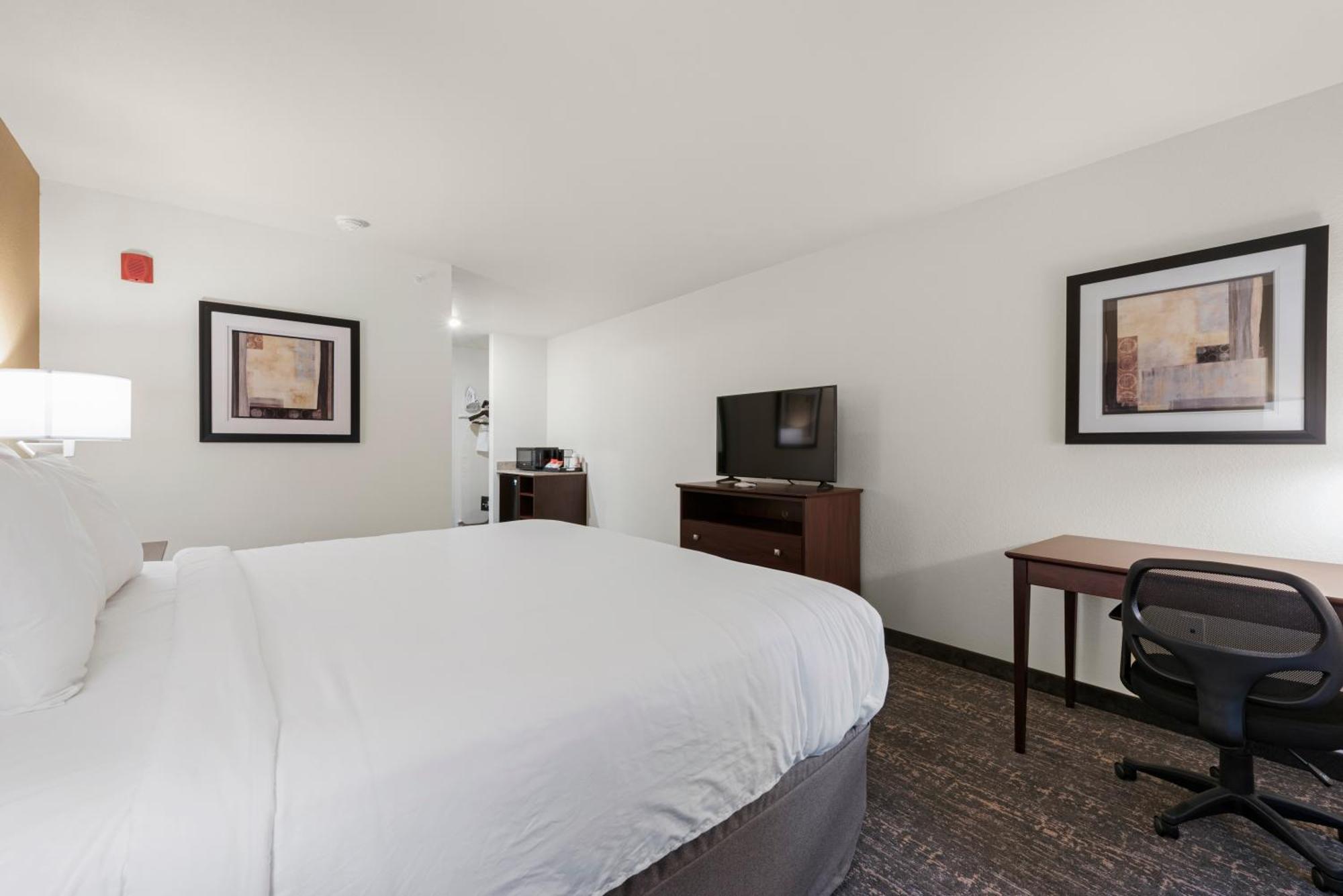 Cobblestone Hotel & Suites - Bellefontaine Екстер'єр фото