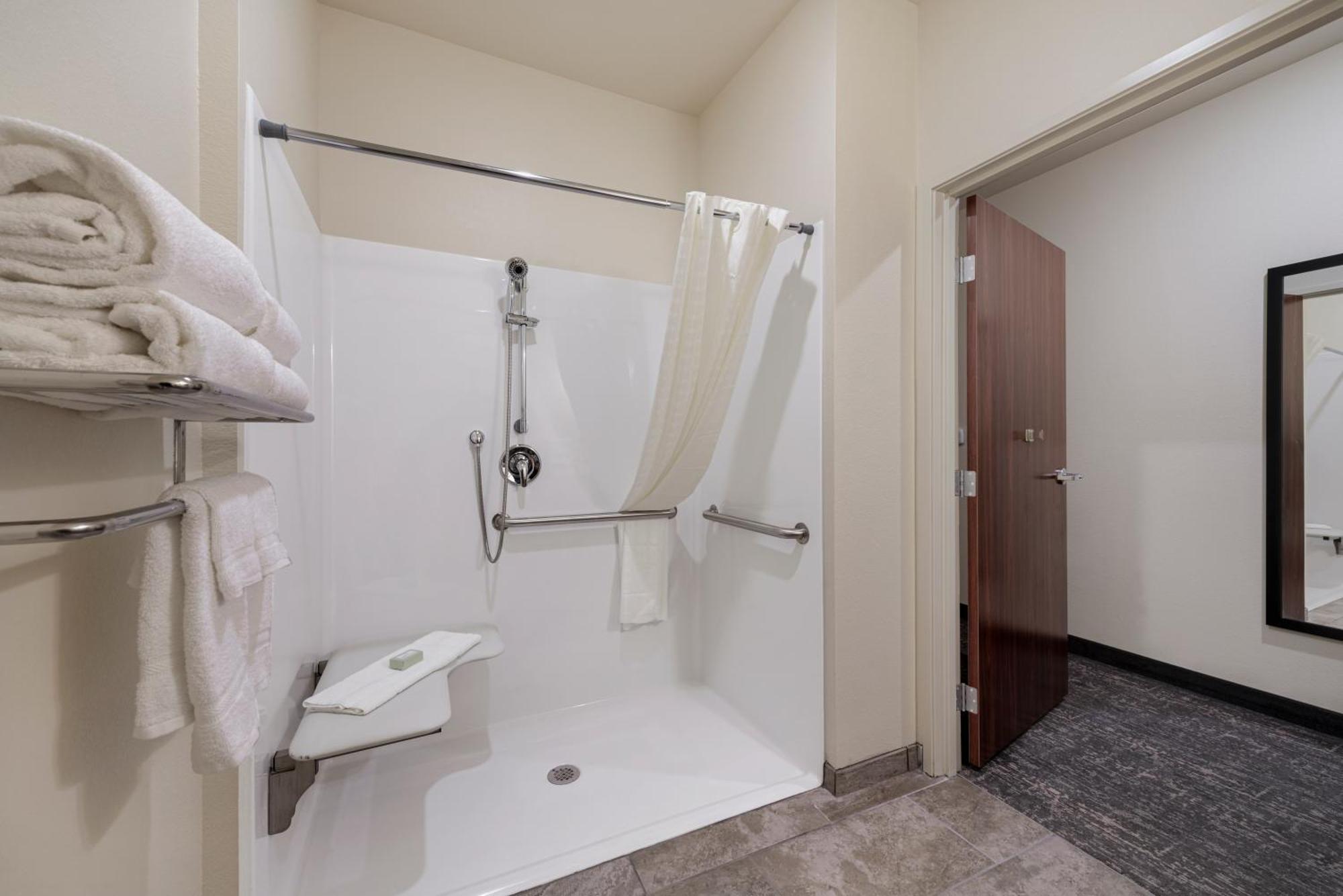 Cobblestone Hotel & Suites - Bellefontaine Екстер'єр фото
