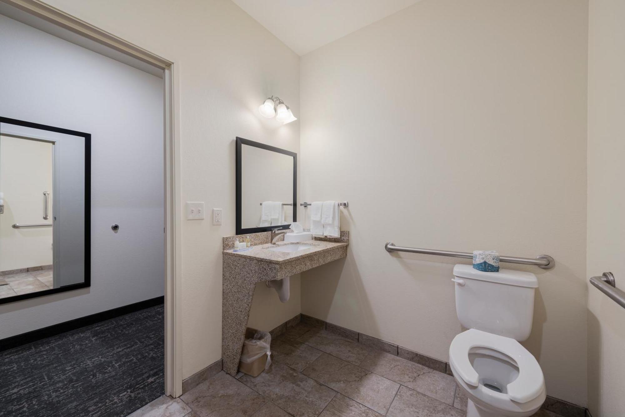 Cobblestone Hotel & Suites - Bellefontaine Екстер'єр фото