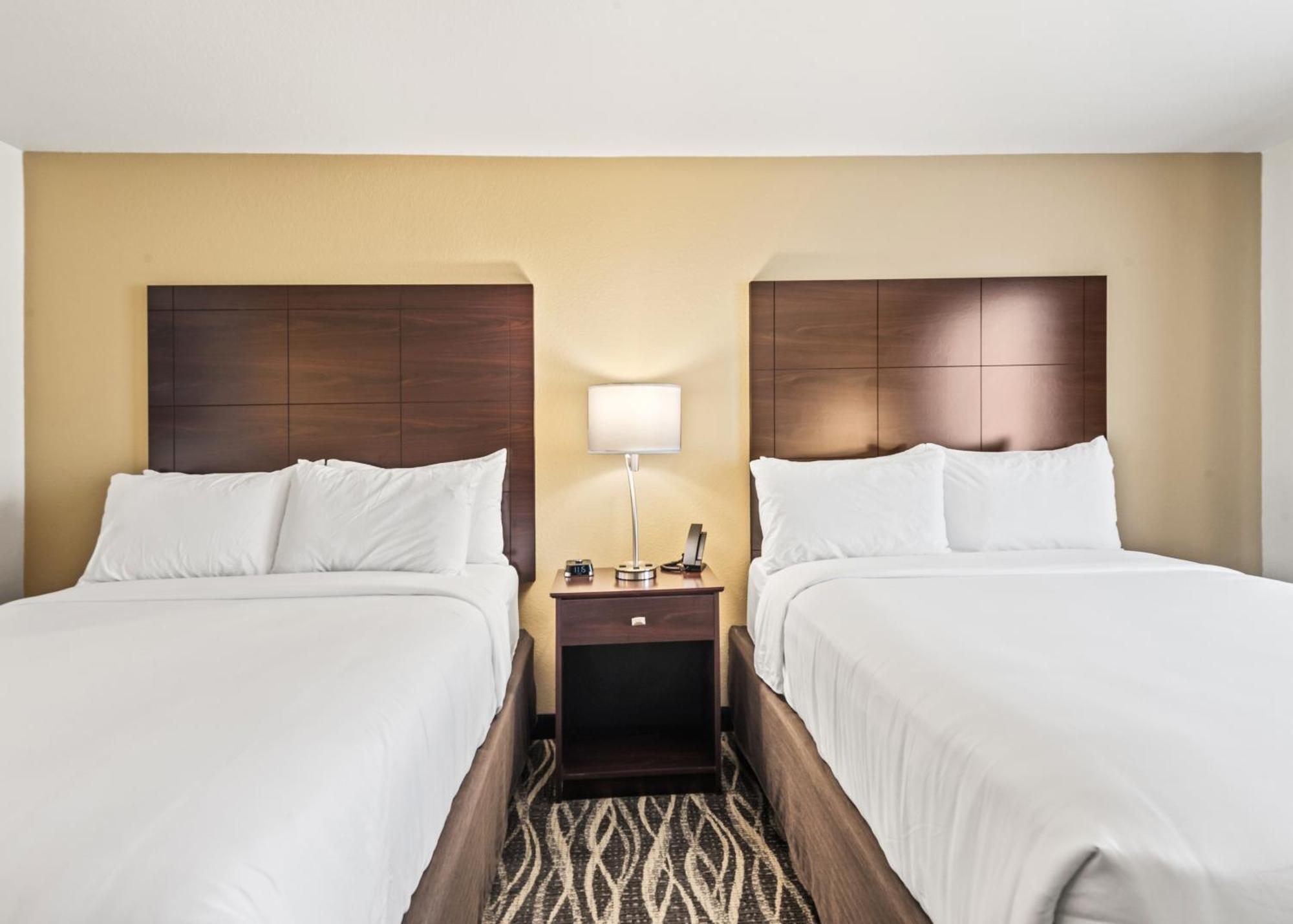 Cobblestone Hotel & Suites - Bellefontaine Екстер'єр фото